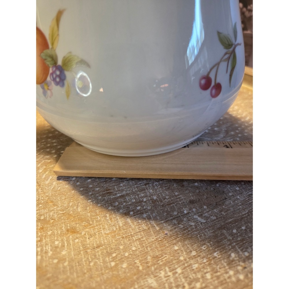 😎1980s‎ Botanical Fruit Ceramic Pitcher White Strawberry Grape Butterfly Vase - Picture 14 of 14